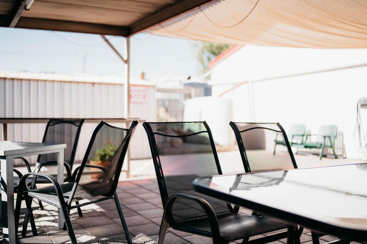 Motel Poinsettia Port Augusta Exterior photo
